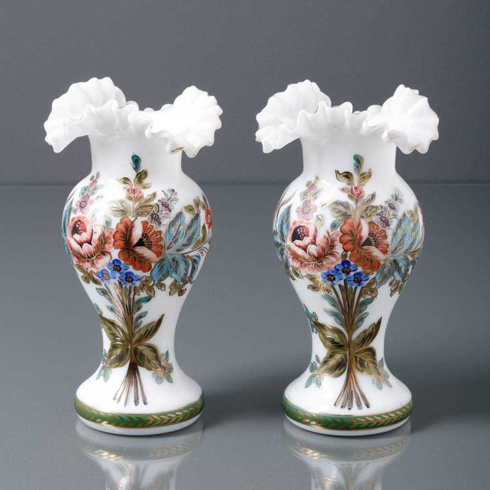 Par de Jarras Antigas em Porcelana