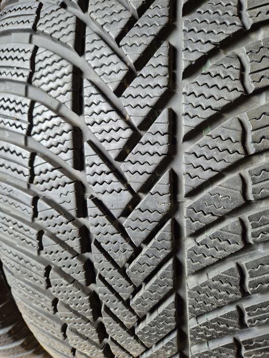 245/45/18 Bridgestone Para zima 7mm 2022r