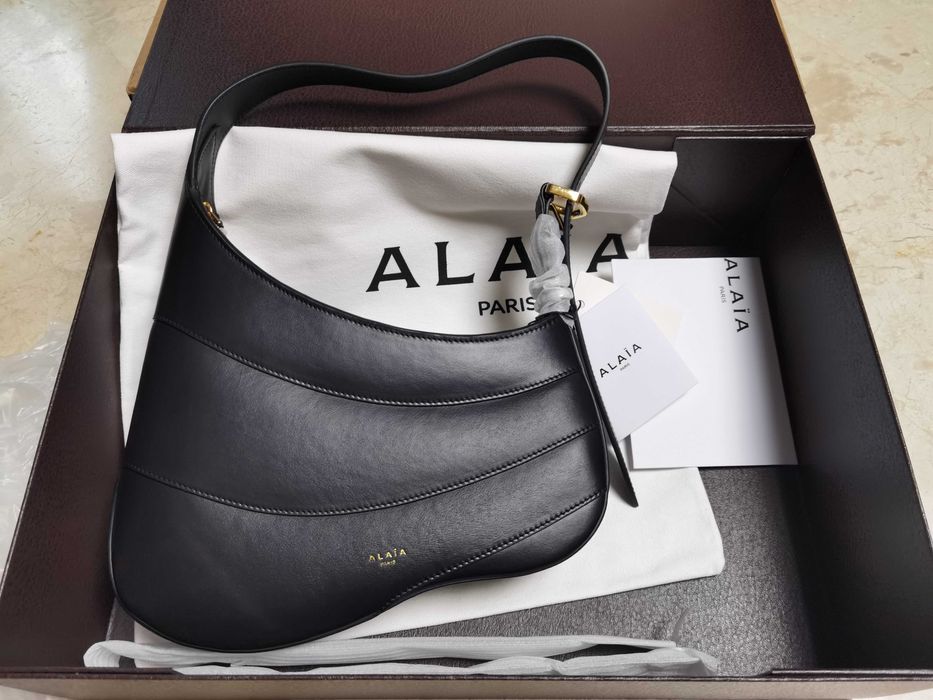 Шкіряна сумка Alaia black