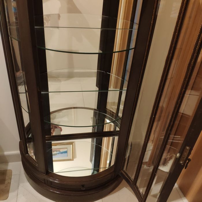 Cristaleira em cerejeira