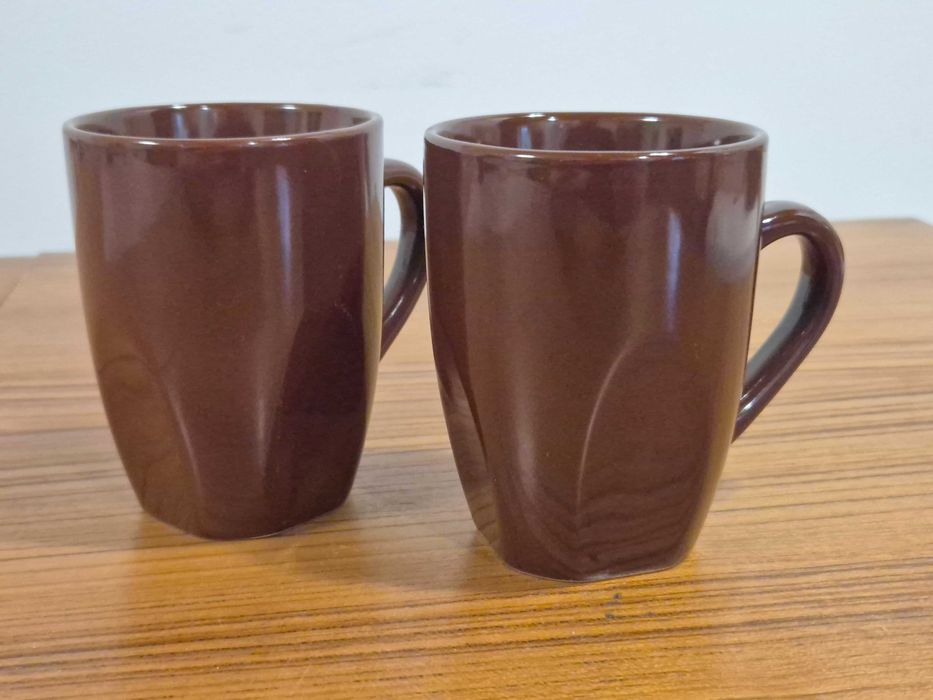 Kubki ceramiczne brązowe z uchem