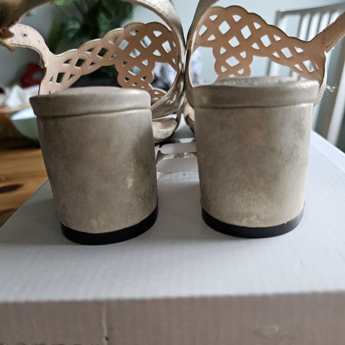 Buty zlote sandały na obcasie słupek r.37 MONNARI nowe