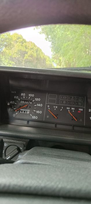 Автомобіль в гарному стані,2002 року випуску.Пробіг рідний без іржі,авто вкладень не потребує.