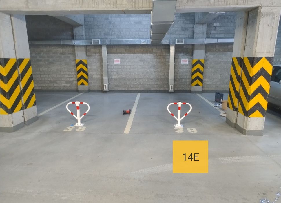Miejsce parkingowe postojowe hala 12C,B,F  14E  ul. JASIELSKA