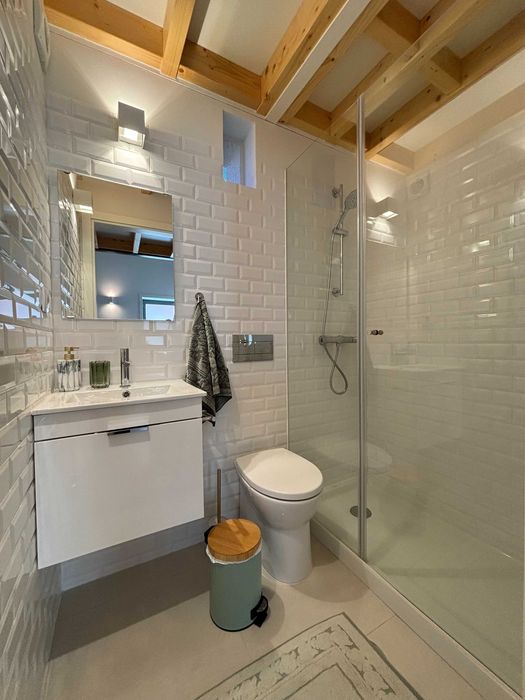 Arrenda-se Moradia em Banda Moderna Totalmente Mobilada em Gaia | Fully Furnished Open Space House in Gaia