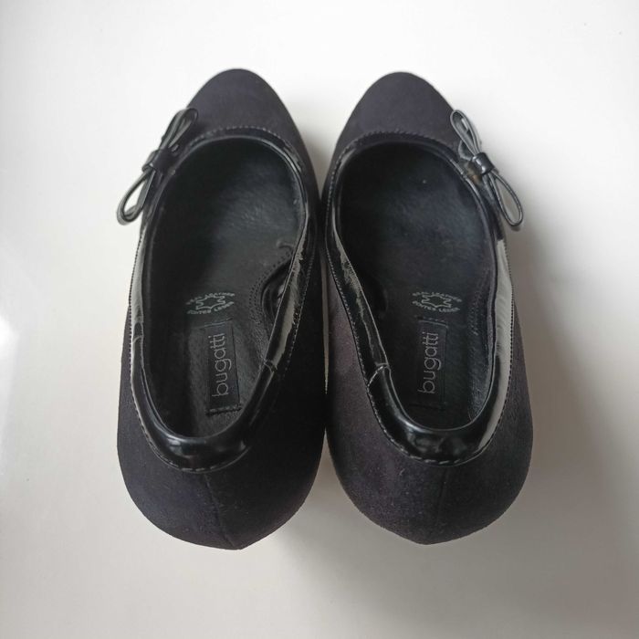 Buty        Bugatti
