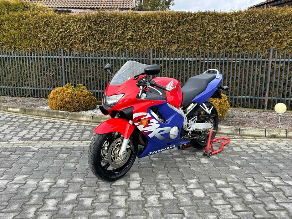 HONDA CBR 600 F4 CBR 2000 SUPER STAN ! Leovince !