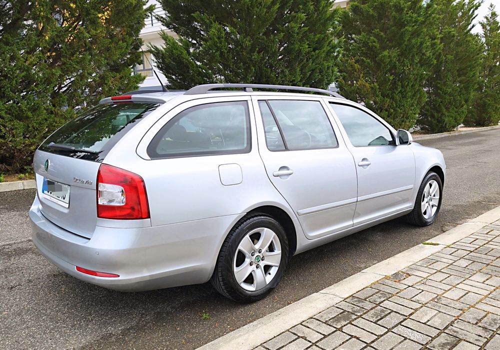 Skoda Octavia 1.6 TDI 105cv DSG | Garantia 18 Meses | Financiamento