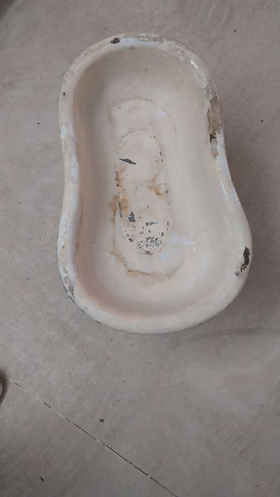 Antigo bidé em esmalte