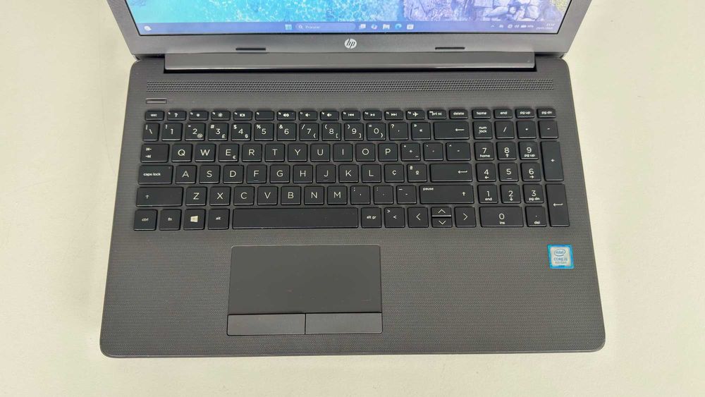 Portátil HP 250 G7 (Windows 11 Pro, i5, 8GB, 256GB)