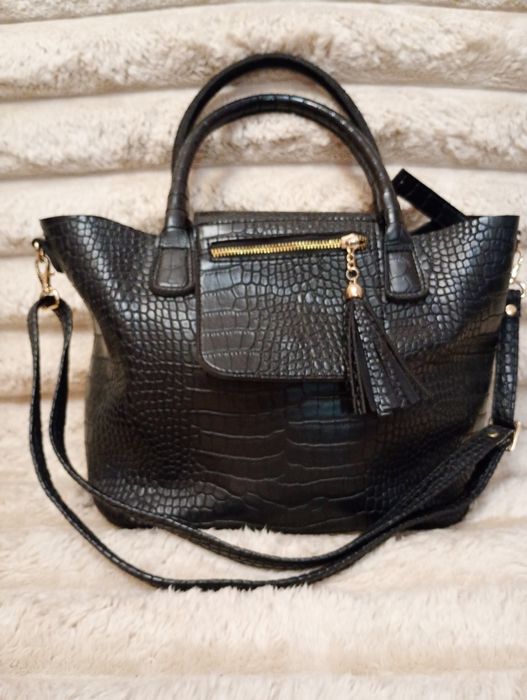 Сумка чорного кольору,з ремішком через плече, стан нової