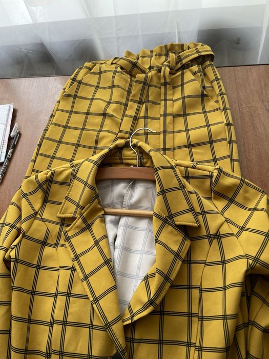 Яскравий дитячий  костюм у клітинку