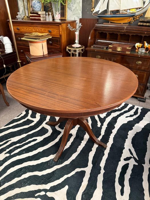 Mesa de Jantar Redonda Extensível em Mogno.