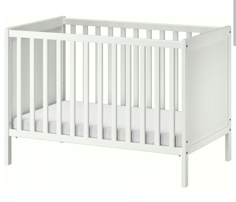 Berço em madeira IKEA Sundvik + colchão e outros