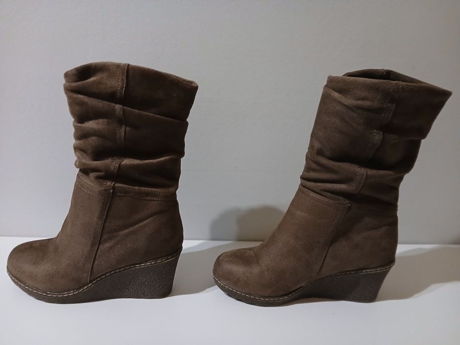Botas de camurça castanho claro