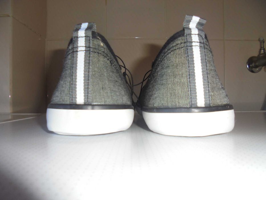 ténis de homem novos com etiqueta