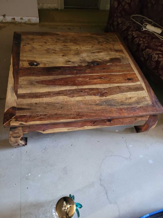 Solidny stolik kawowy z litego drewna – 120 cm | Styl kolonialny