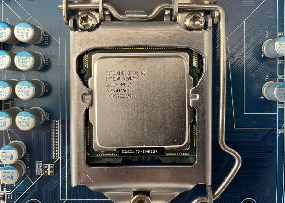 GIGABYTE GA-P55M-UD2 (LGA 1156) / XEON X3450