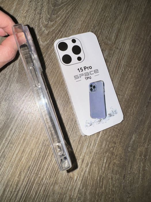 Чехол на IPhone 15 pro с бабочками силикон