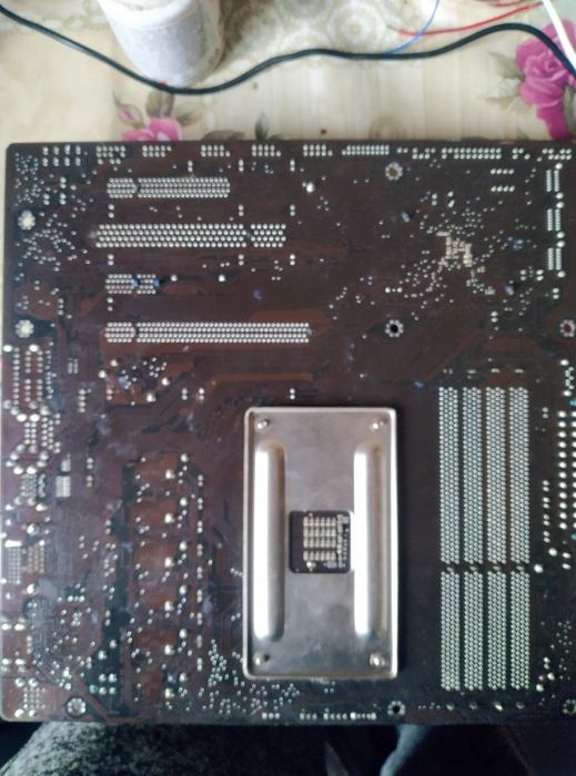 Комплект:материнская плата,оперативная память,видеокарта.