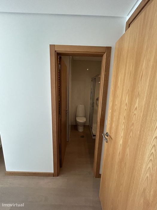 Apartamento T2 com Varanda e Garagem em Aveiro