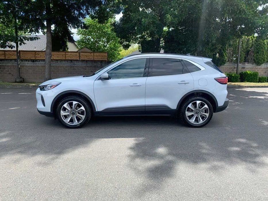 Ford Escape      2024