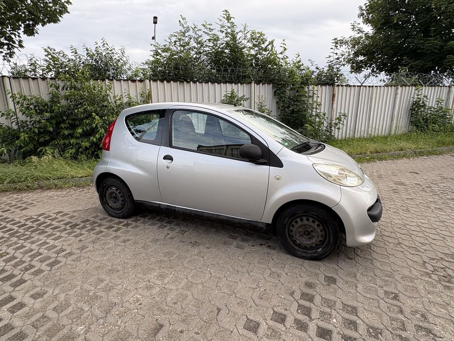 Peugeot 107 2005 rok