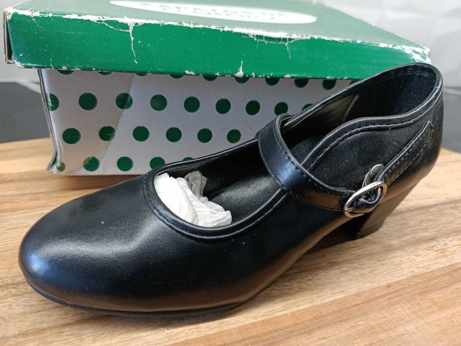 Sapatos de sevilhana NOVOS - Tam 33 (iniciação)