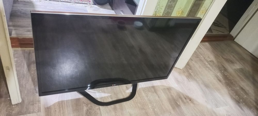 Телевізор lg  47