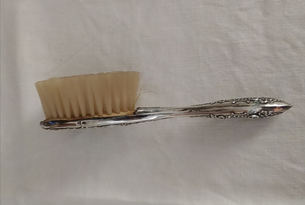 Antiga escova de cabelo em prata