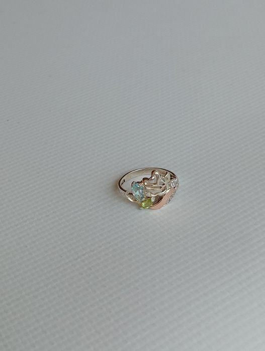 Каблучка зі срібла 925 та з природнім каменем топаз,гранат та  з фіані