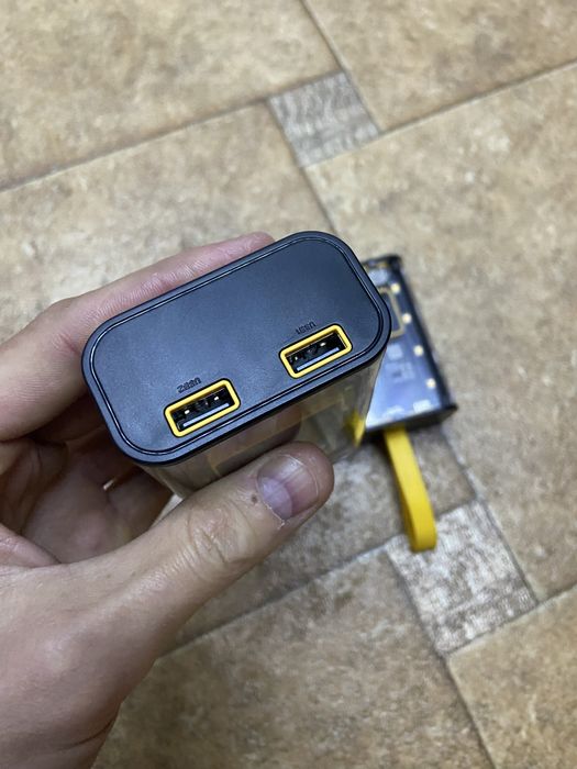 Яскравий Power Bank 10000mAh. (Павер банк)Цікавий і креативний дизайн