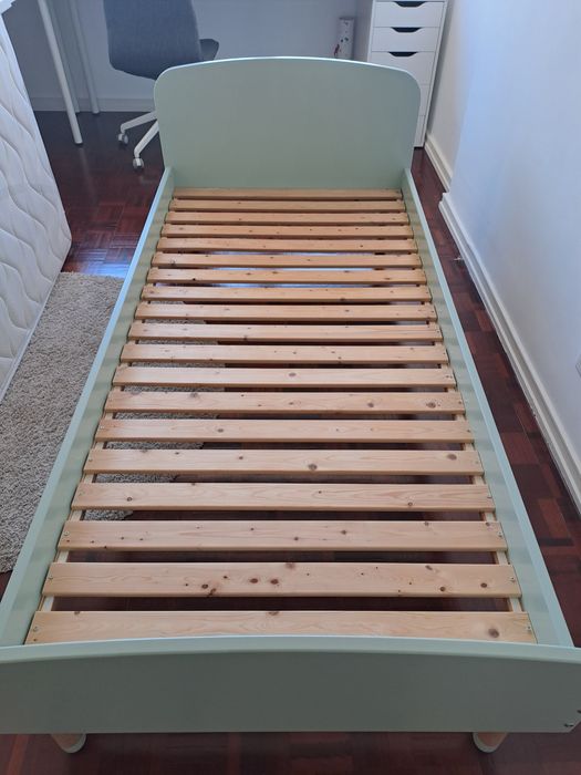 Cama de criança e colchão