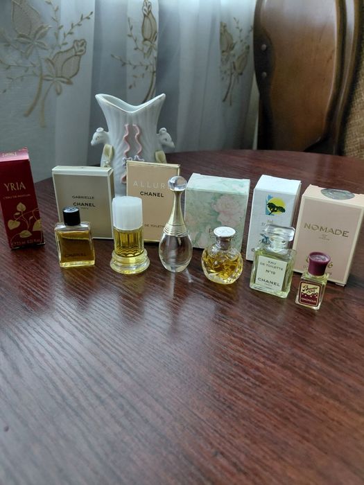 Вінтажні й сучасні мініатюри Chanel, Dior, Chloe, Biadgotti, Ives Roch