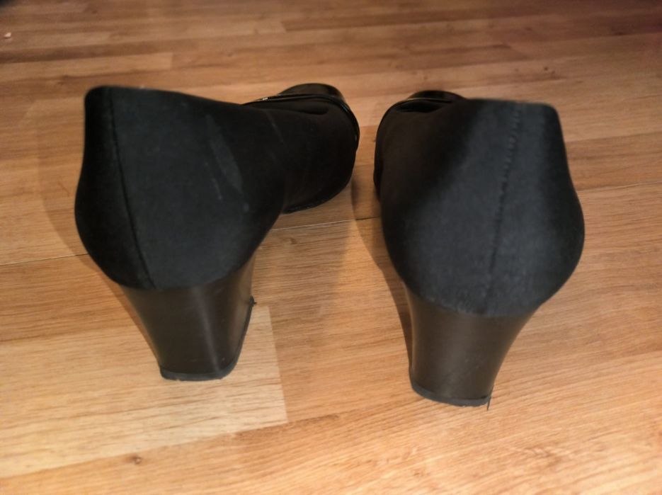 Czarne buty na obcasie Daichman, rozmiar 38,prawie jak nowe