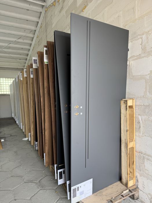 Sprzedam  nowe powystawowe drzwi, cana 30% ceny reguralnej