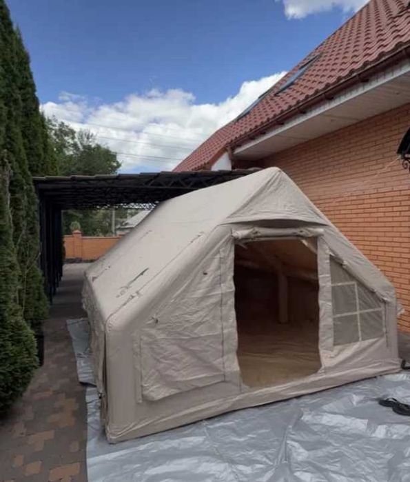 Namiot rodzinny dmuchany 12m² z przegrodą – stan idealny