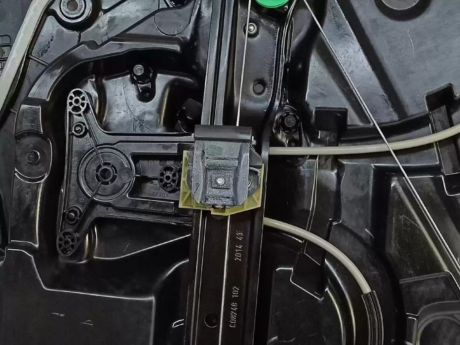 ELEVADOR DE VIDRO FRONTAL ESQUERDO MERCEDES-BENZ CLASSE C 2014 -A2057209111