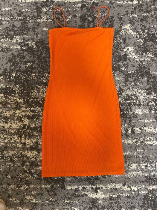 Стильна оранжева сукня