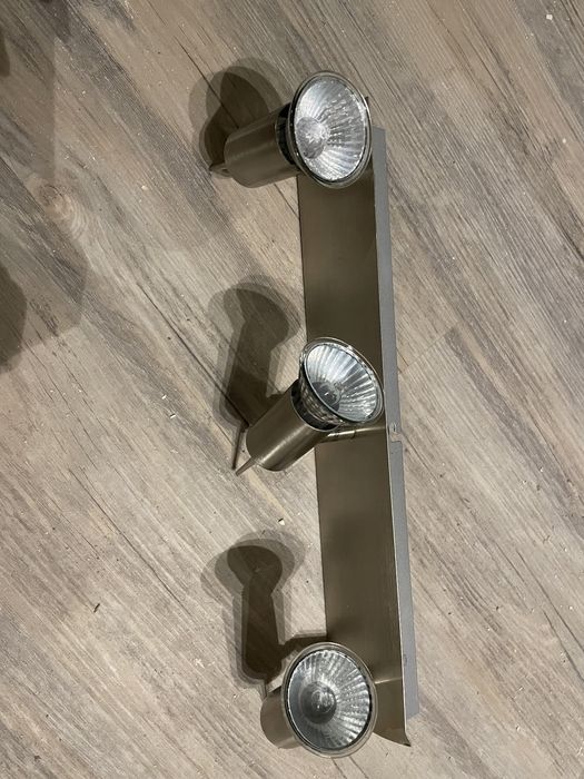 Listwa z reflektorami