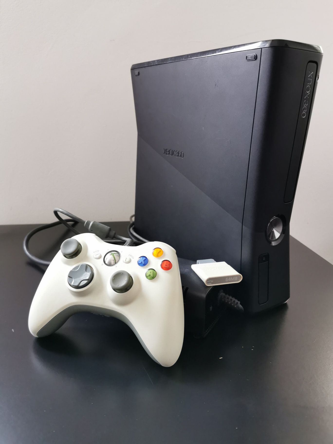 Xbox 360 Slim 230gb com extras Odivelas • OLX Portugal