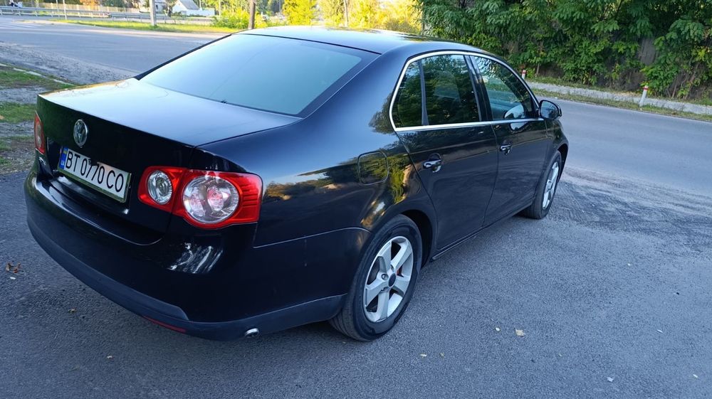 Срочно volkswagen jetta 2007 год на автоматі мотор 1.6 газ бензин
