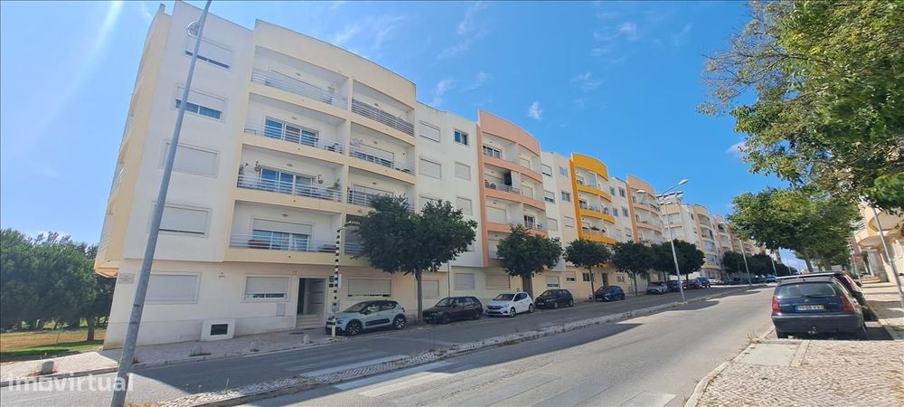 Apartamento T3 com estacionamento e arrecadação no Montijo