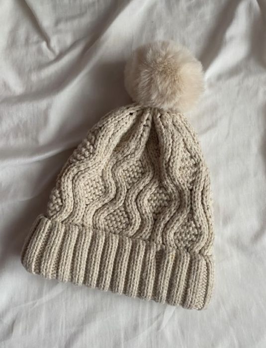 Zimowa czapka z pomponem next kremowa zlote nici NEXT
