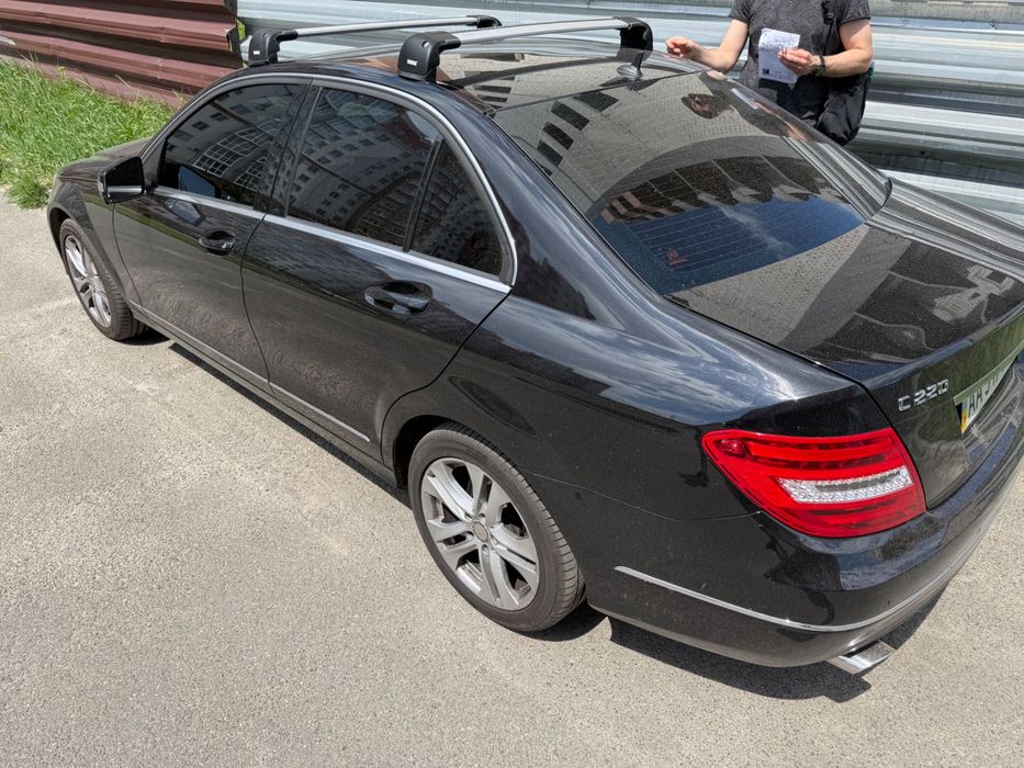 Поперечини на ваш Mercedes багажник Thule