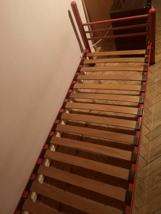 cama em ferro de solteiro com colchão feito à medida