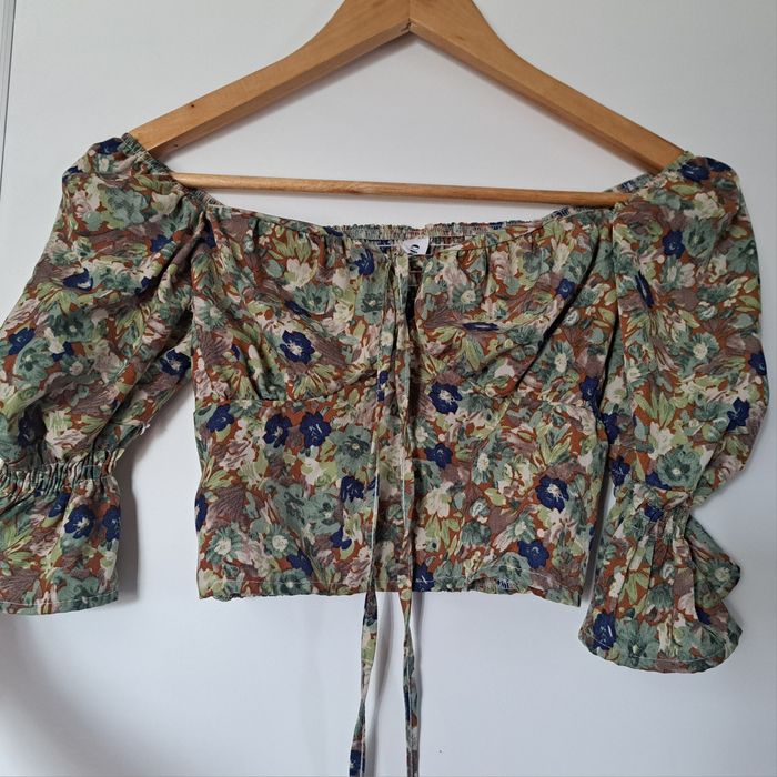 Женский летний топик с опускающимися плечиками