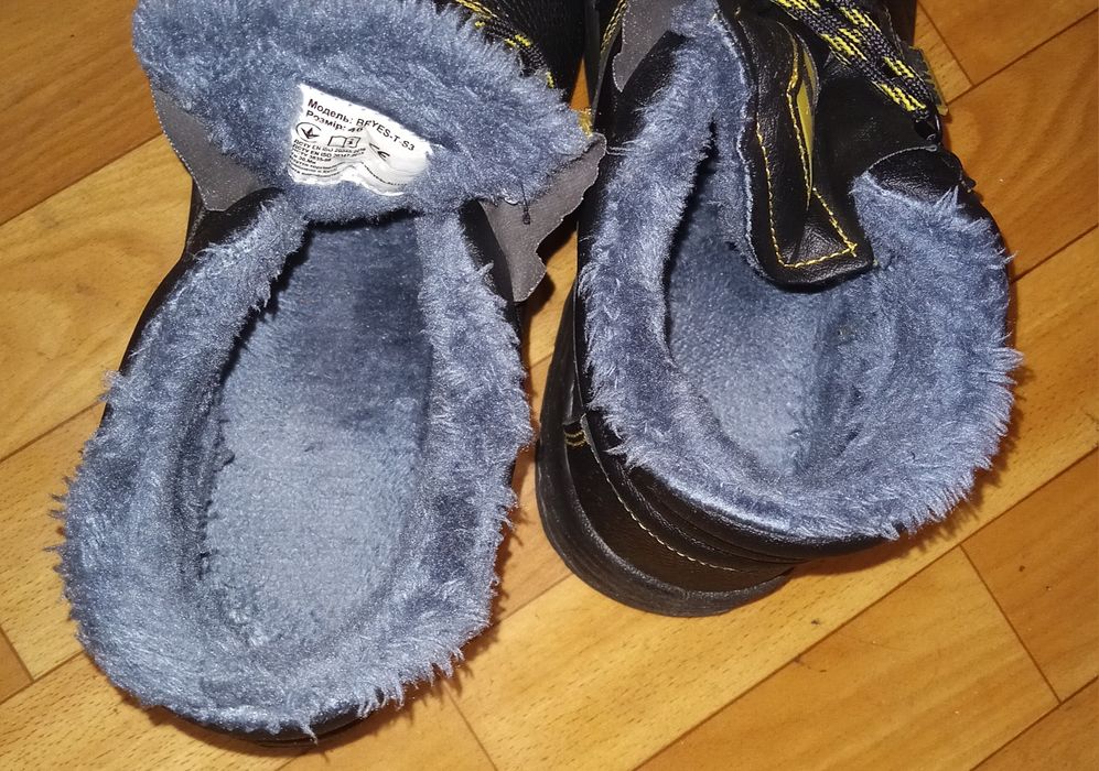 Зимнии рабочии ботинки  размер 45