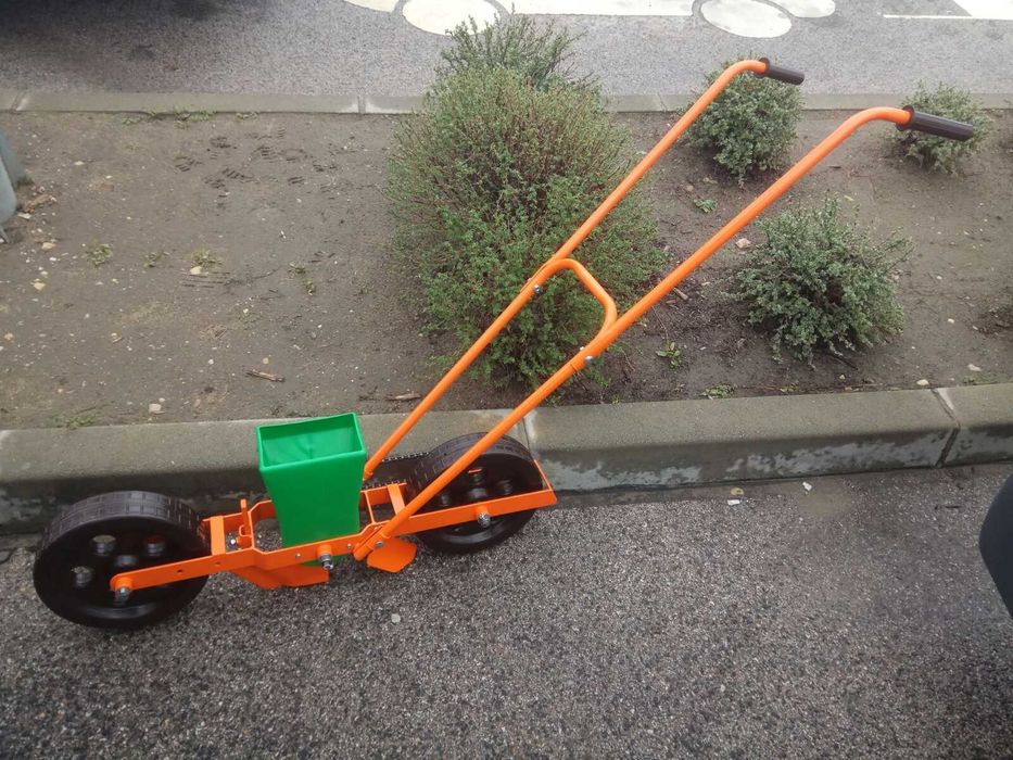 Сівалки ручні (точного висіву), є різні види.