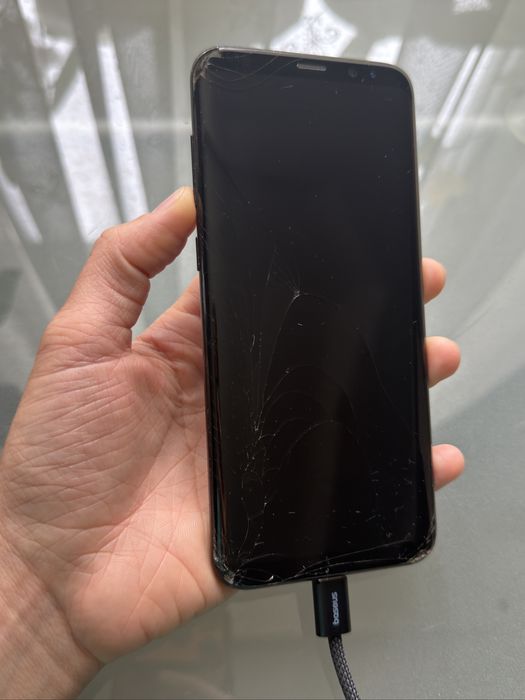 Мобільний телефон Samsung Galaxy S8+ G955F на запчастини або відновлення.